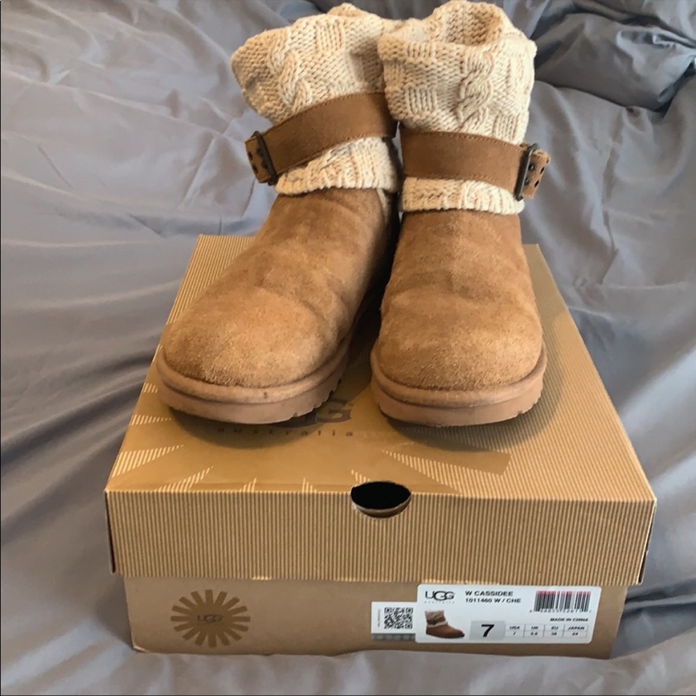 UGG Chestnut Suede & Cream Knit Short Boot - Picture 10 of 11